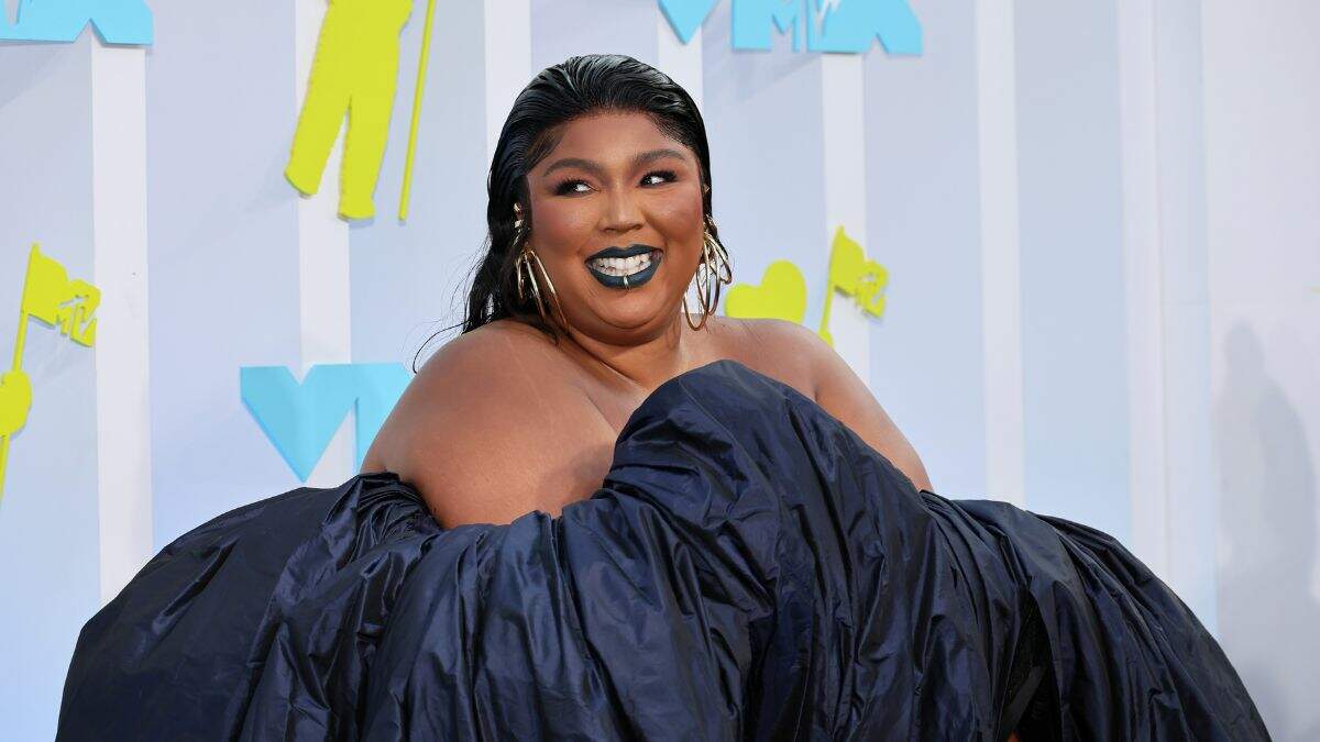 Watch Lizzo Hilariously React To Her Madame Tussauds Wax Figure