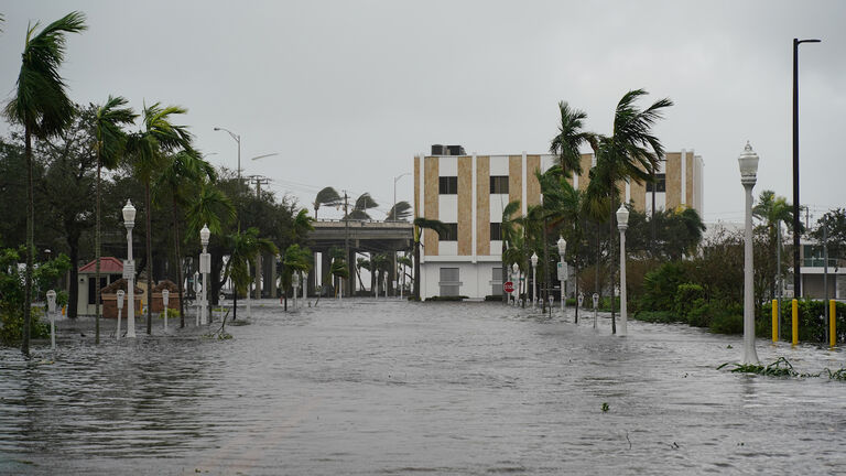 Hurricane Ian makes landfall in Florida
