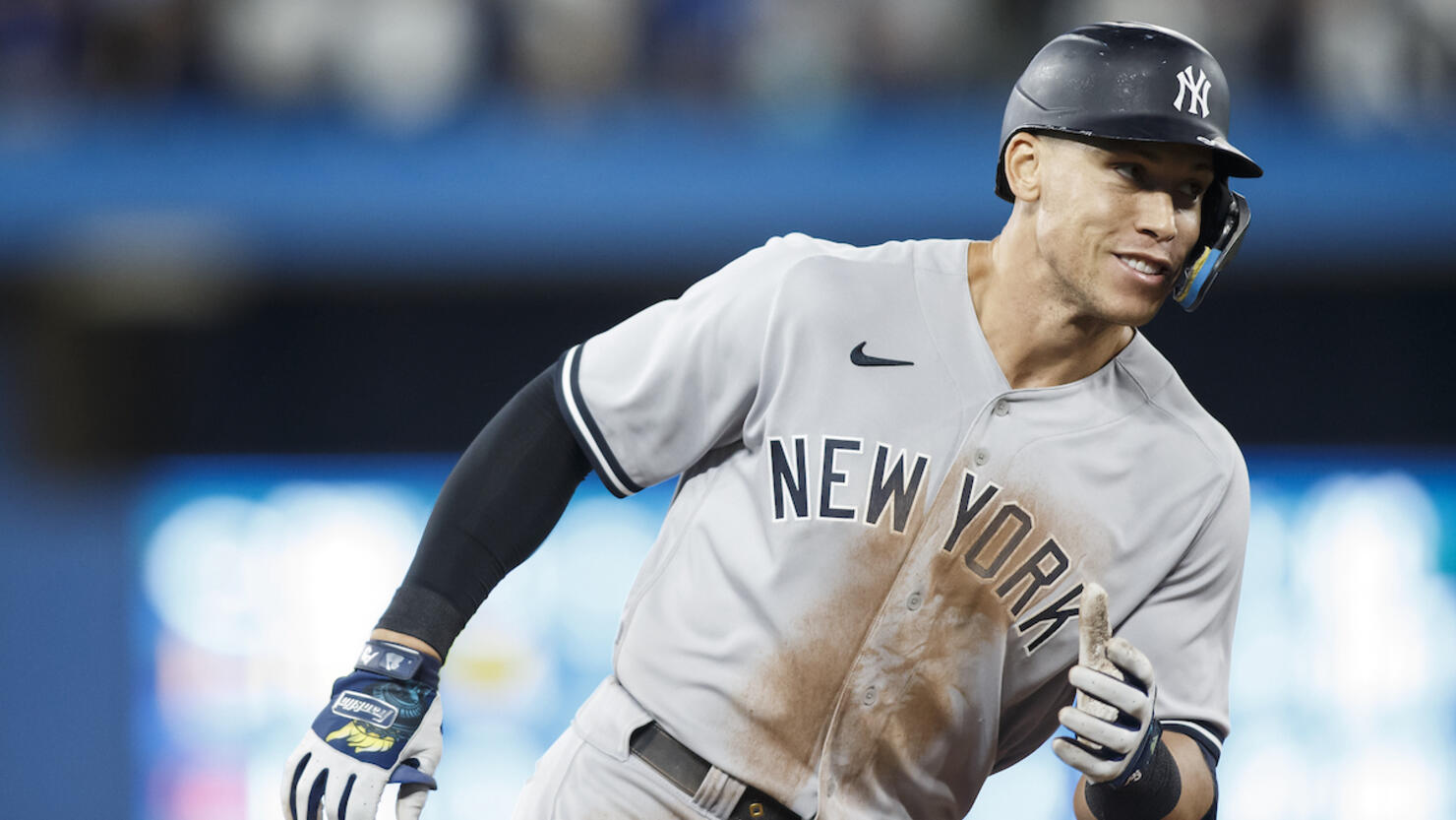 Aaron Judge gives 61st HR ball to mom