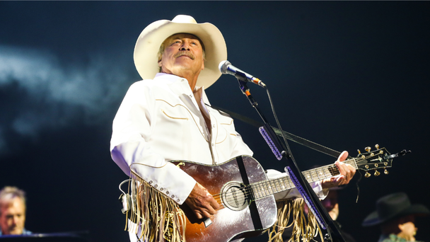 Alan Jackson To Be Honored As CMT’s 'Artist Of A Lifetime'
