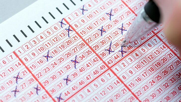 Eyebrows Raised After 433 People Win Same Lottery Game in Philippines 