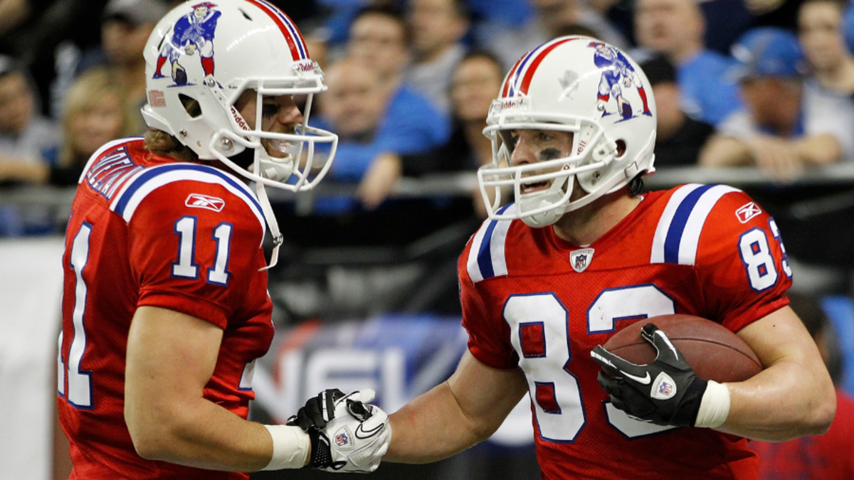 Patriots Wearing Retro Jerseys, Pat The Patriot In Game Against Lions
