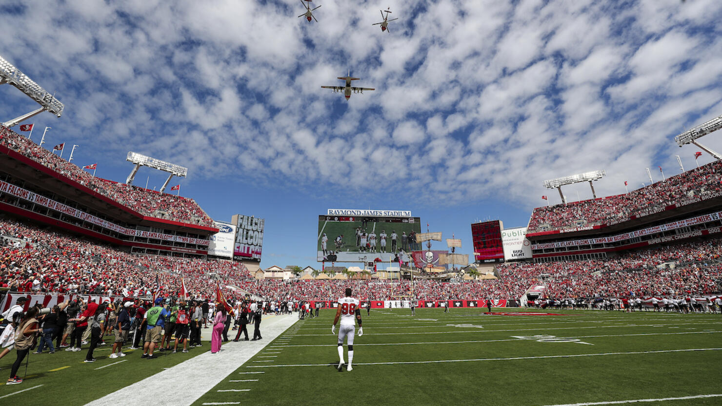 Boy tackled by security after running on field at Bucs game