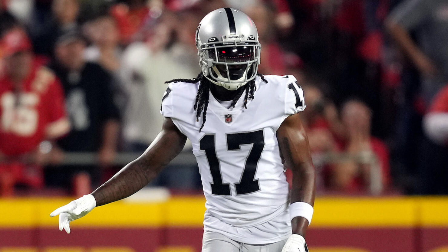 Raiders WR Davante Adams hurt on helmet-to-helmet hit vs. Bills