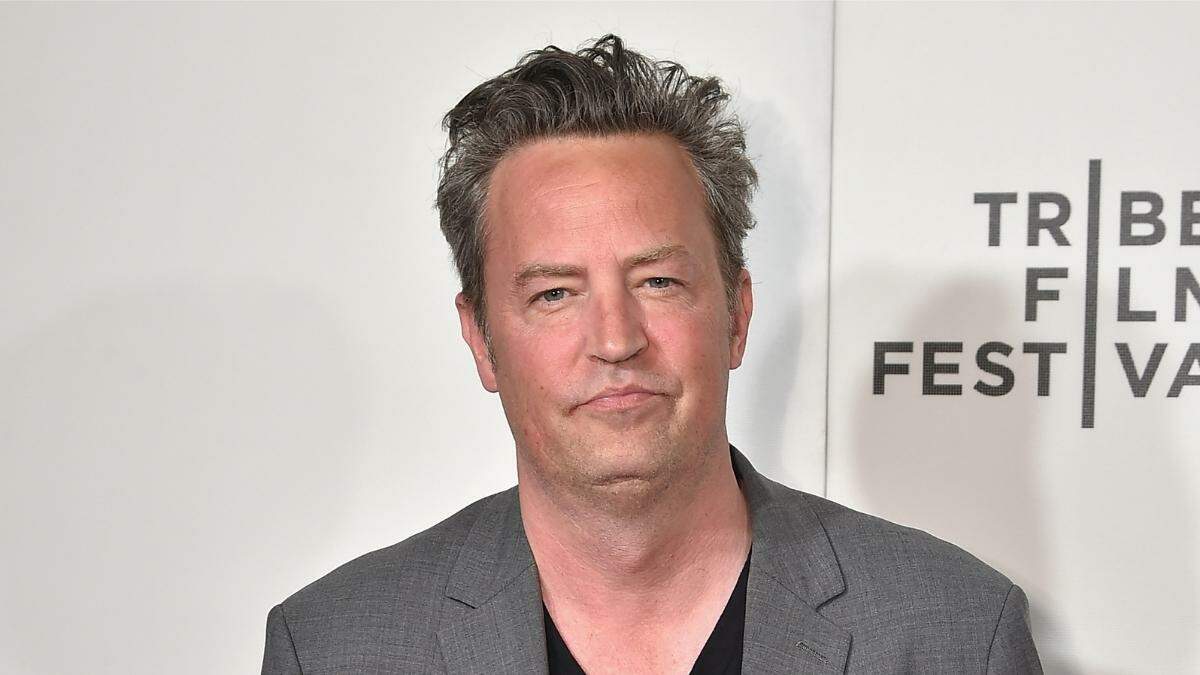 Matthew Perry: Sono stato in coma per overdose da oppioidi. Avevo il 2% di  possibilità di vivere - HuffPost Italia