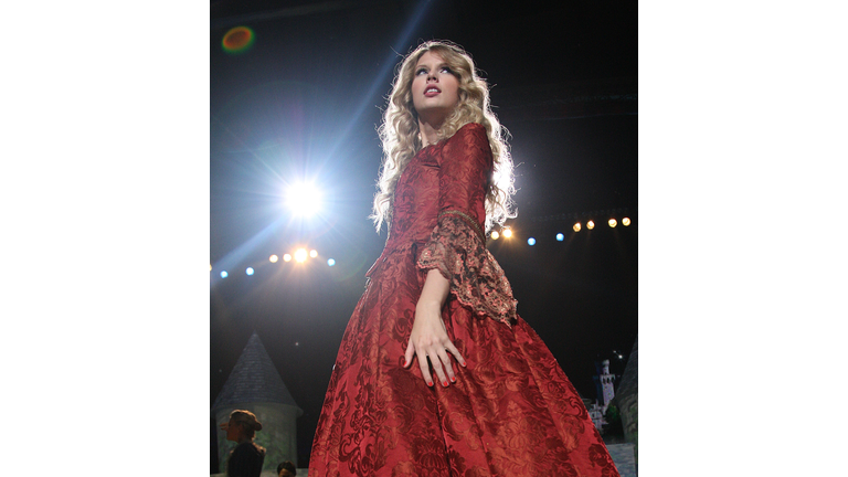 Taylor Swift "Fearless Tour" At Madison Square Garden - "Love Story" Act
