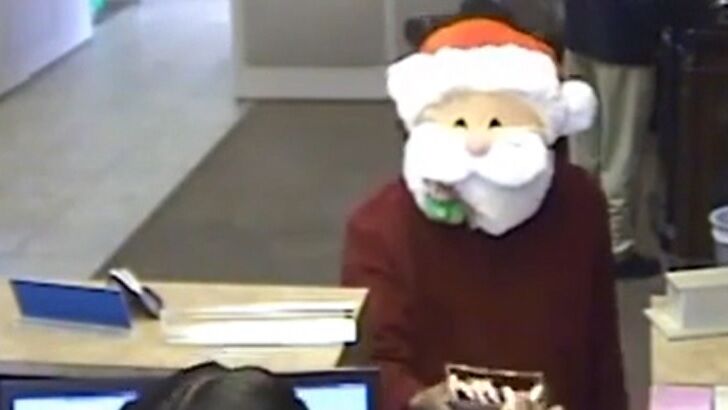 Watch: 'Santa' Robs Memphis Bank