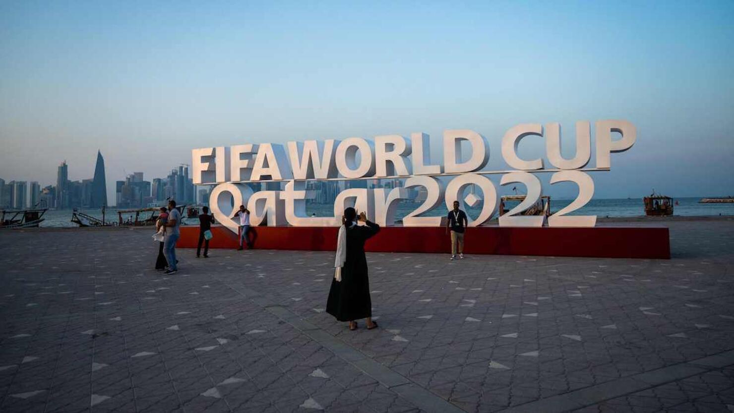 TOPSHOT-FBL-WC-2022-ILLUSTRATION