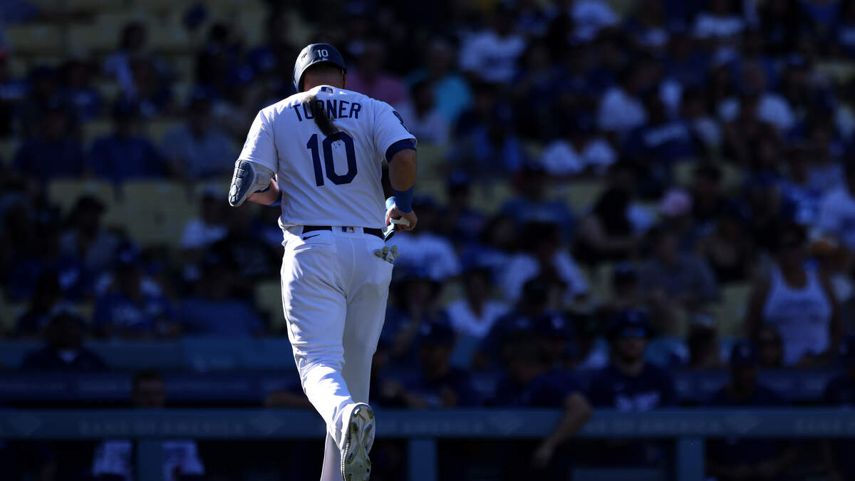 Justin Turner shares message for Dodgers fans 