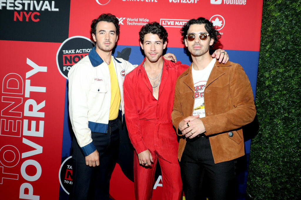 Why are Jonas Brothers performing during Giants vs. Cowboys NFL  Thanksgiving game halftime?