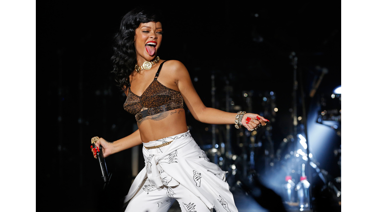 Rihanna Plays London Leg Of Her 777 Tour