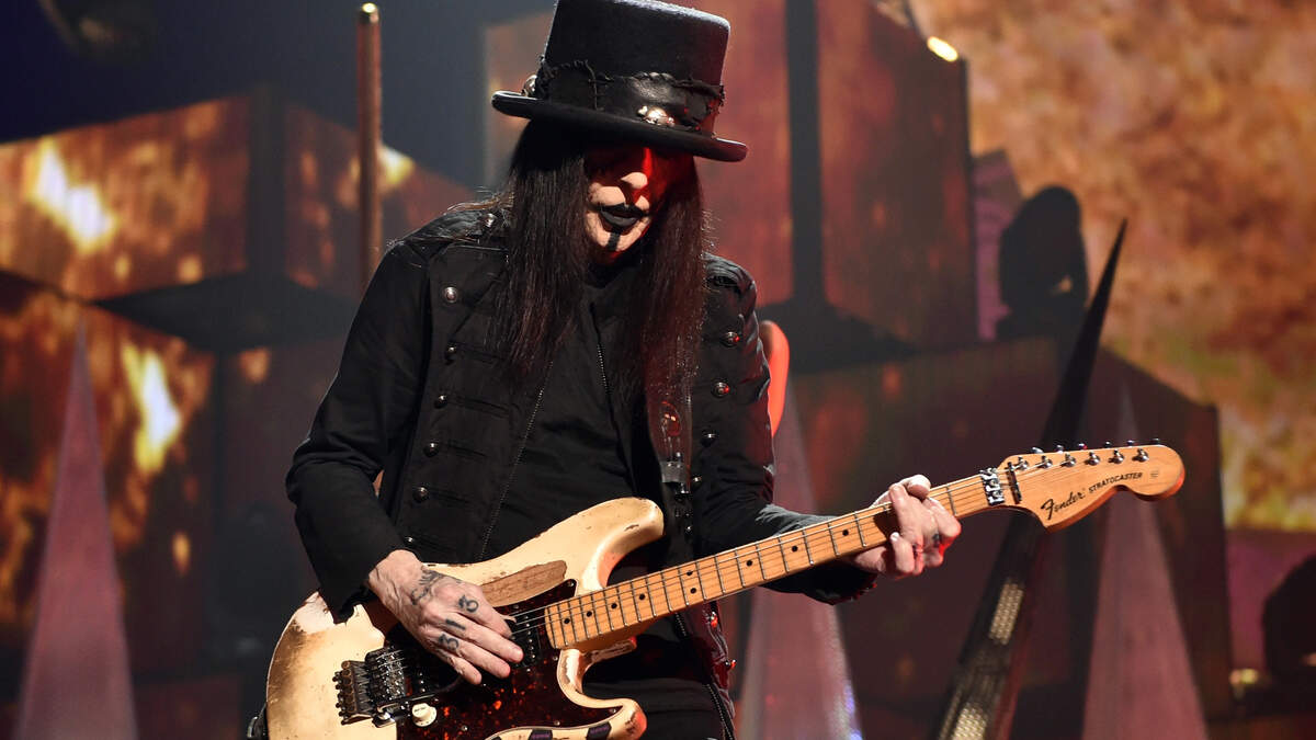 Mötley Crüe Guitarist Mick Mars Announces Retirement