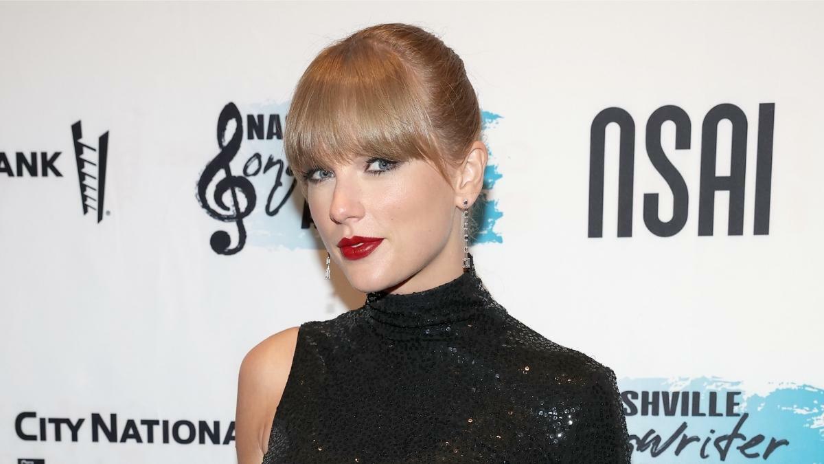 Taylor Swift Announces 2023 'Eras Tour' See The Dates iHeart