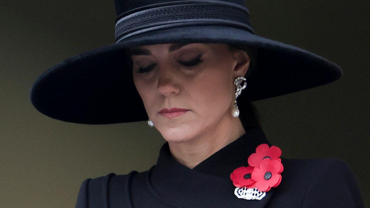 Kate Middleton Subtly Paid Tribute To Princess Diana On Remembrance Sunday Iheart 