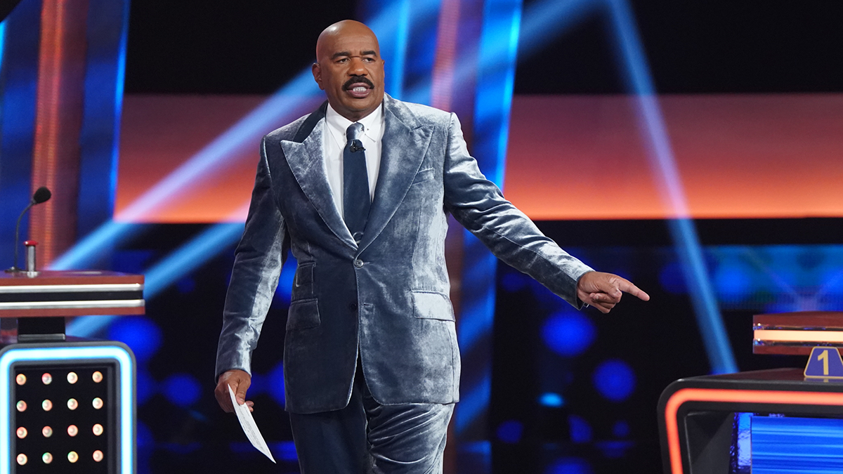 Family Feud Contestant's Answer Is So Inappropriate Steve Harvey Stops Show  | Elvis Duran and the Morning Show