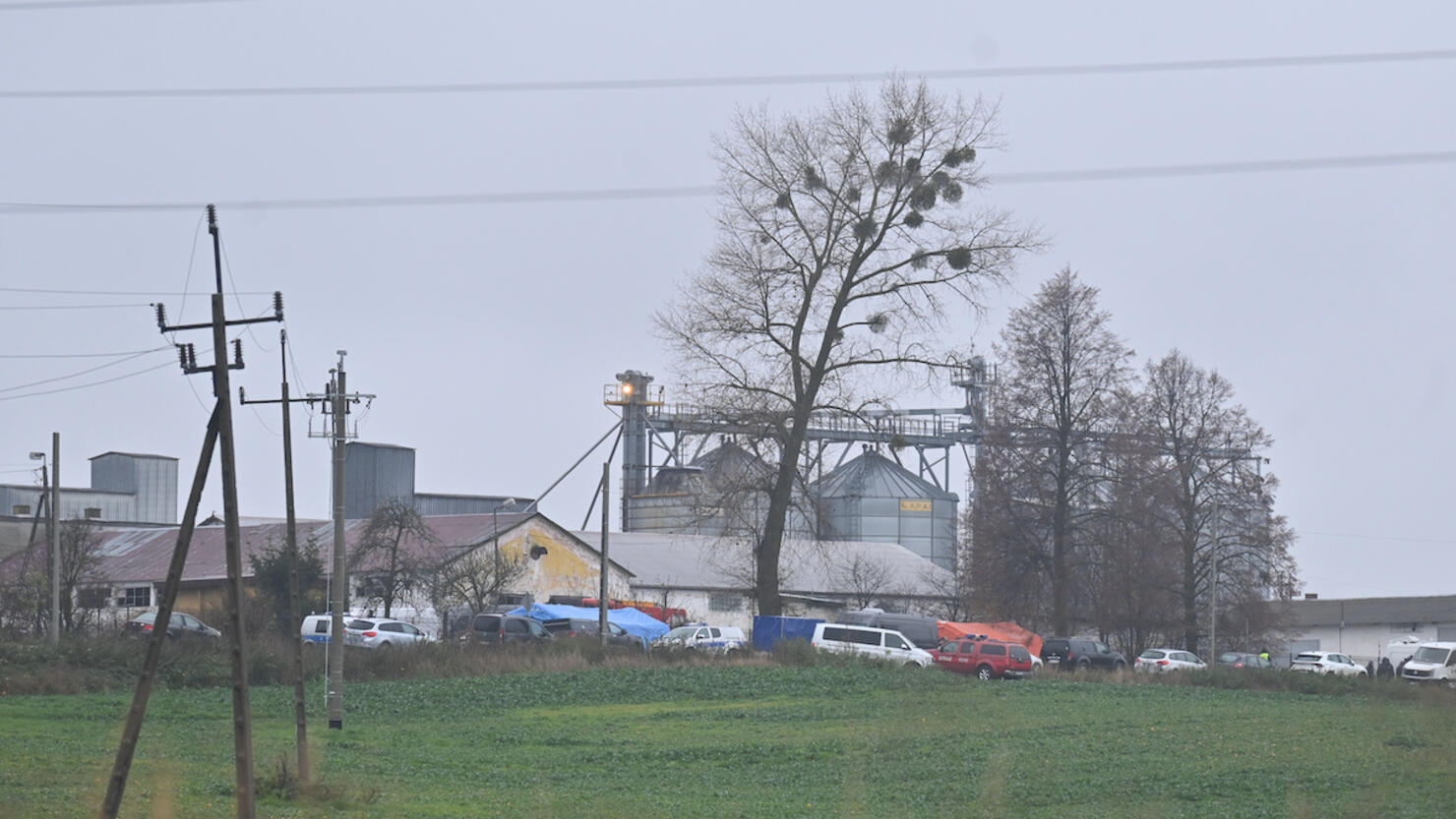 Suspected missile attack kills 2 in eastern Poland near Ukraine border