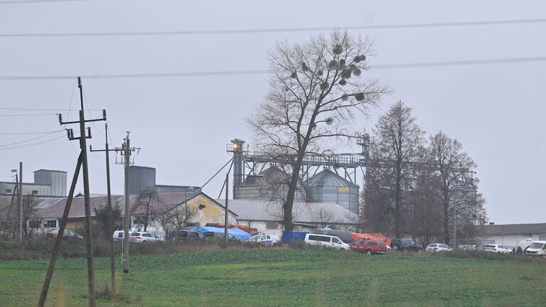 Suspected missile attack kills 2 in eastern Poland near Ukraine border