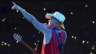Kenny Chesney Rings The Bell at Gillette Ahead of Game 