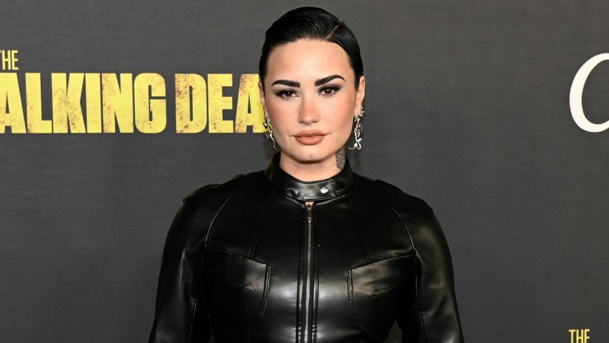 Demi Lovato Shows Off Hot Boyfriend Jutes With Sweet New Photos Iheart 7642