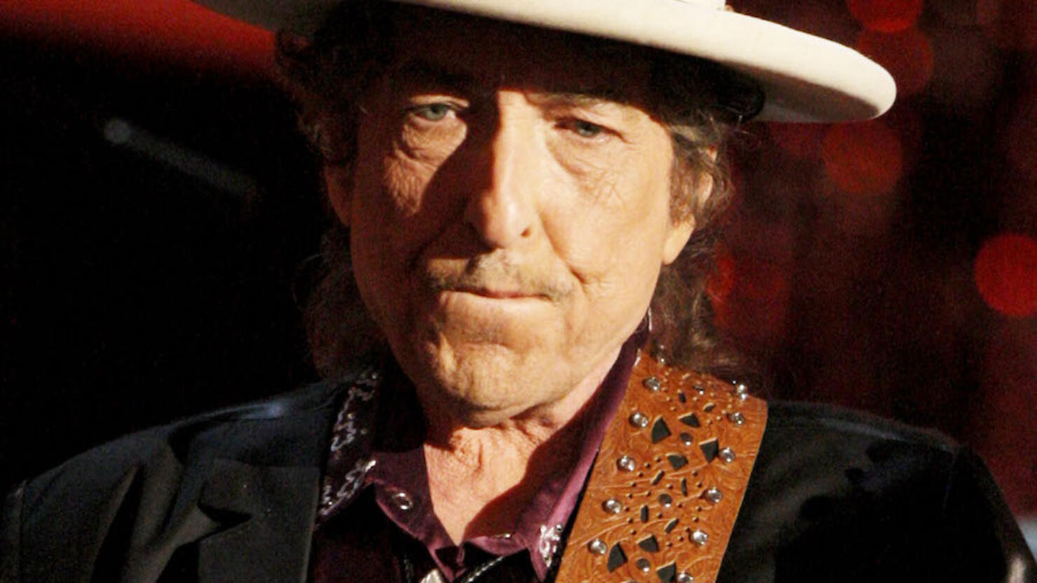 Bob Dylan Apologizes for Book-Signing Controversy