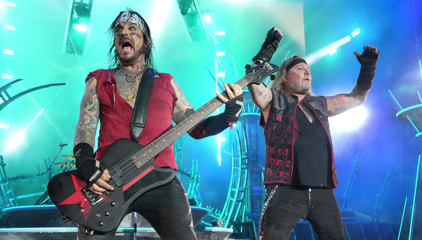 MÖTLEY CRÜE Announces First U.S. Shows With New Guitarist JOHN 5 