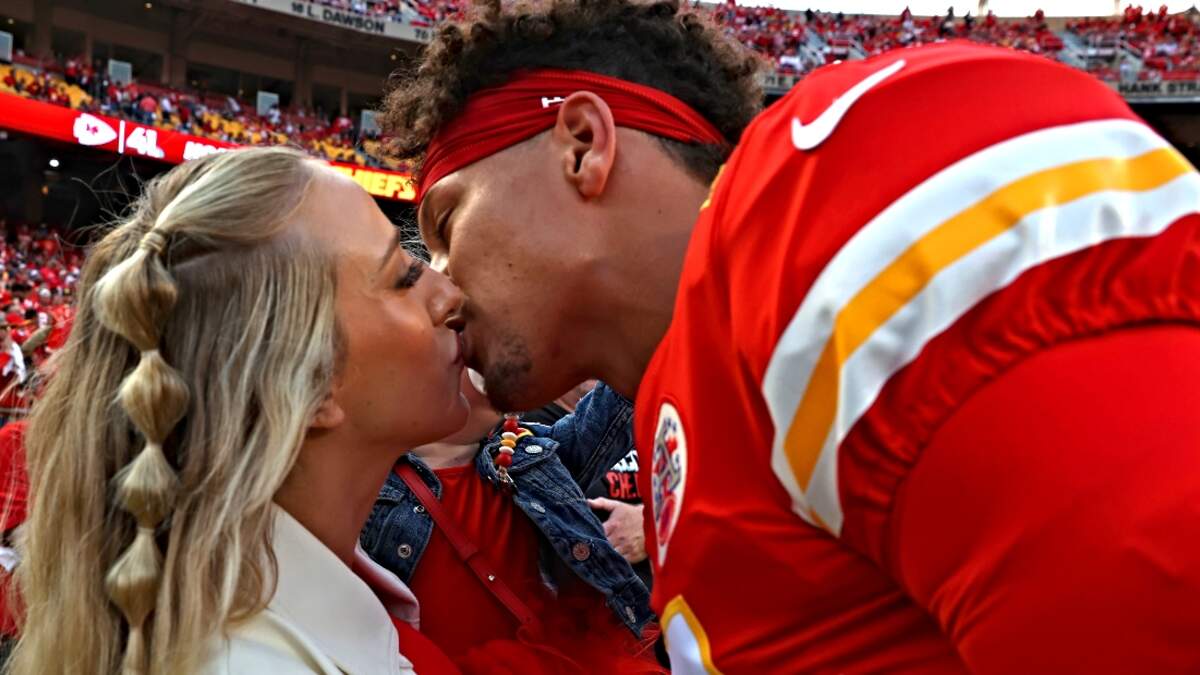 Patrick Mahomes Brittany Push Present After Son's Birth