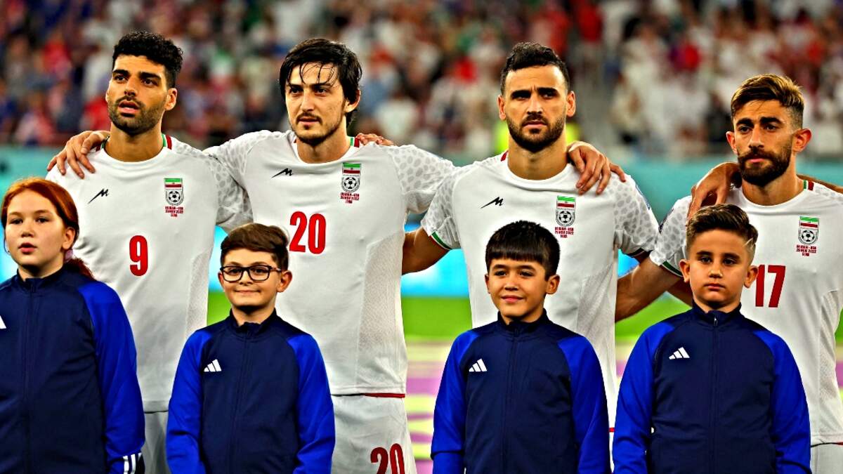 Iran players sing national anthem before World Cup match vs. USA