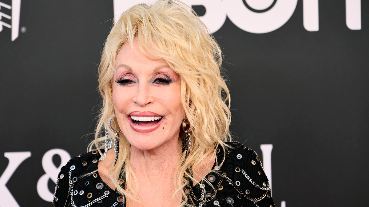 Dolly Parton Opens Up About Receiving $100 Million Jeff Bezos Award