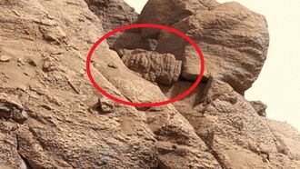 'Toppled Statue' Spotted on Mars