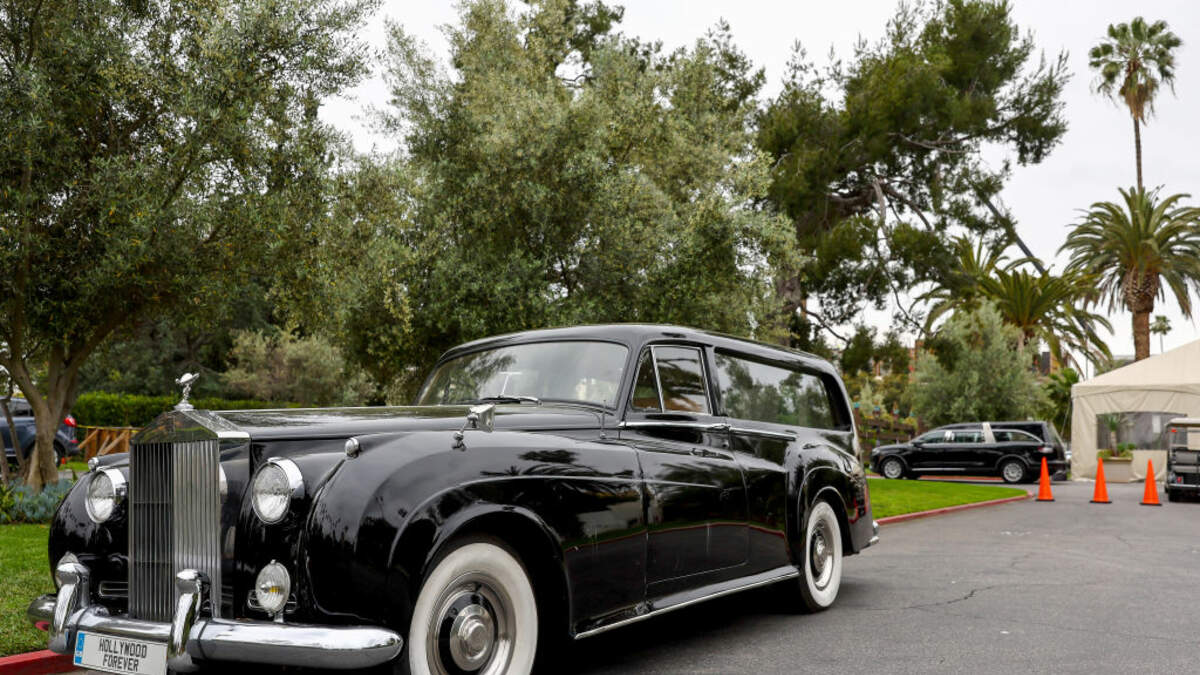 The Addams Family Hearse Is Now Available To Rent For Residents In L.A ...