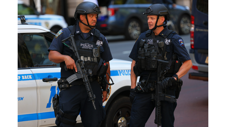 New York Literary Community Rallies In Support Of Salman Rushdie Week After Stabbing