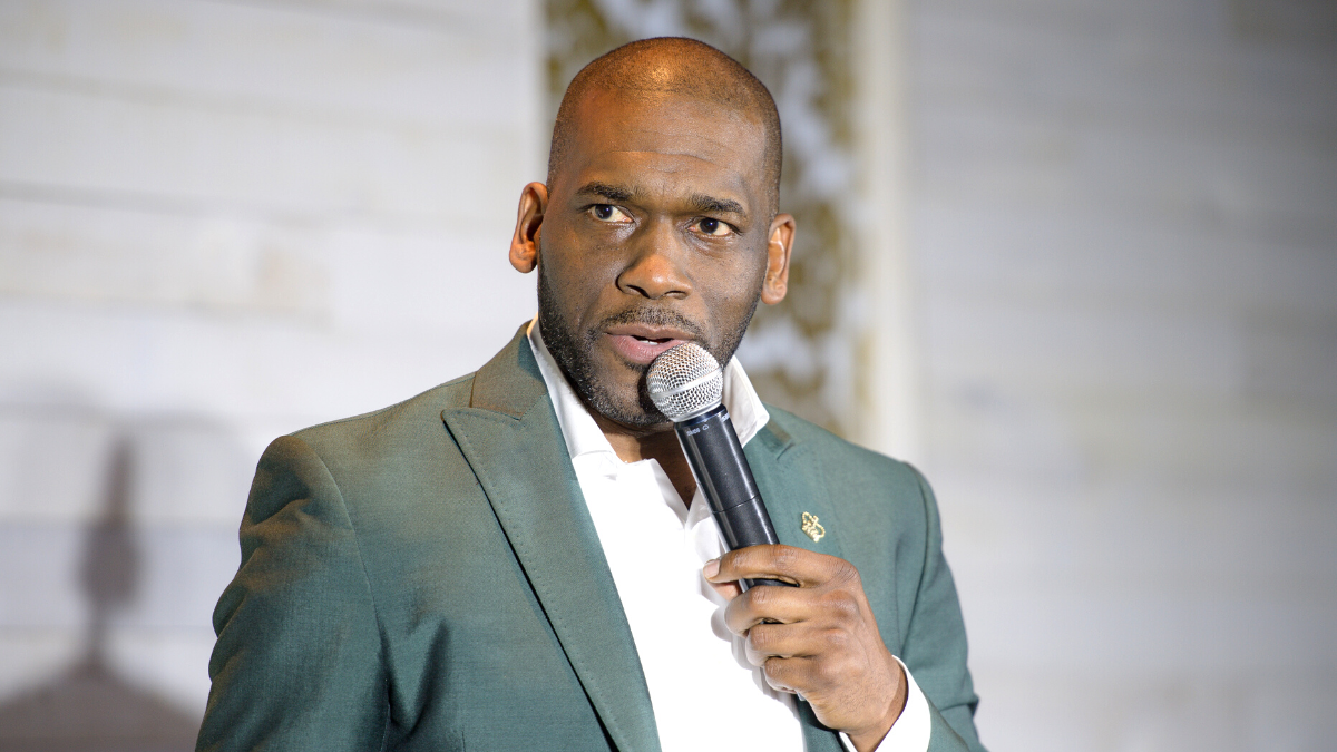 Pastor Jamal Bryant Says Growing Weed May Help Bring Black Men To Church Iheart 0279