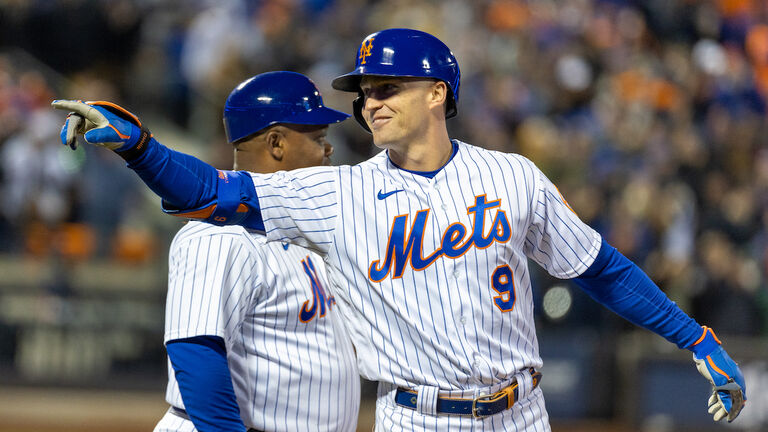 NY Mets Brandon Nimmo points to dugout after hitting RBI single