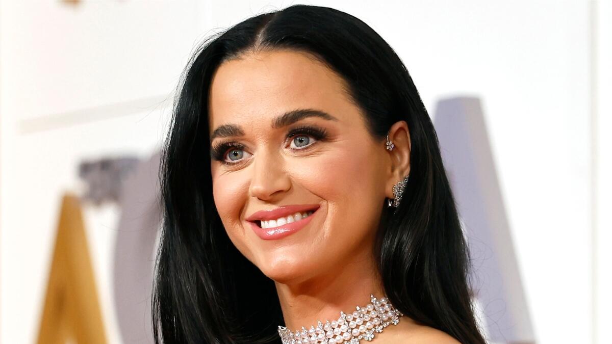 Katy Perry Gushes Over Daughter Daisy 'Coming Alive' During Christmas ...