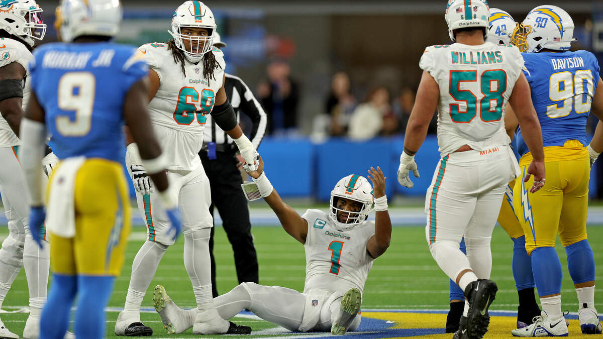 Dolphins fall to 0-13 - Deseret News