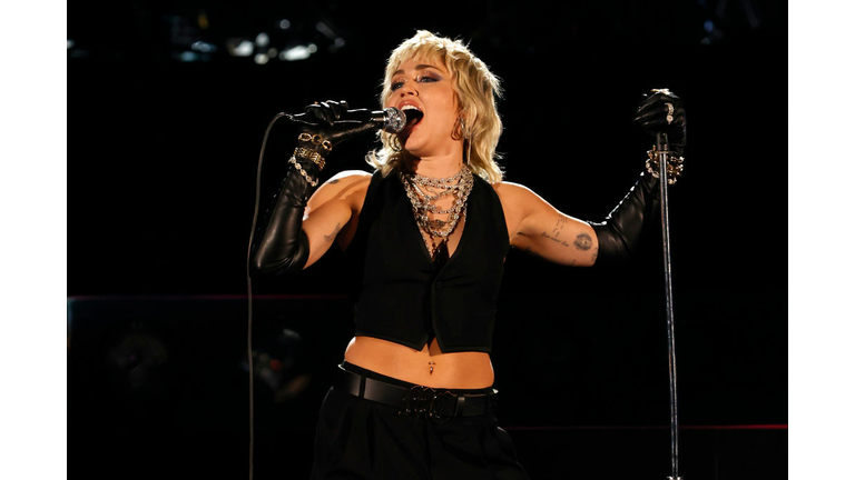 Miley Cyrus Performs A Tribute To Frontline Heroes At The 2021 NCAA Final Four