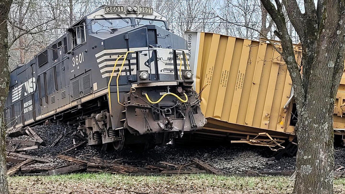 WATCH: Train Slams Into Truck Carrying Concrete Beam In Tennessee ...