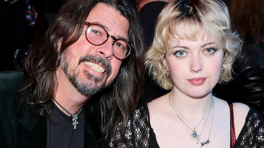 Dave Grohl Recruits Daughter Violet For Night Four Of Hanukkah Sessions ...