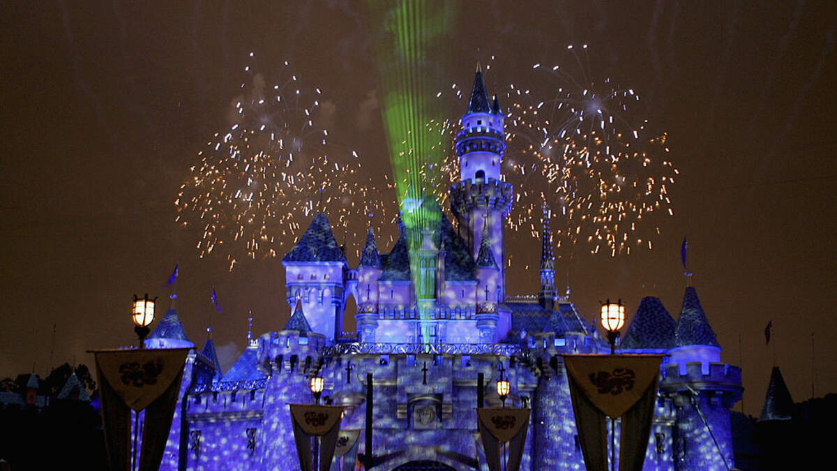 Disneyland Resort Reveals A New Show To Celebrate Their 100th Birthday ...