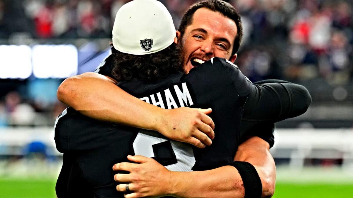 Derek Carr Pens Emotional Goodbye To Raiders After Getting Benched