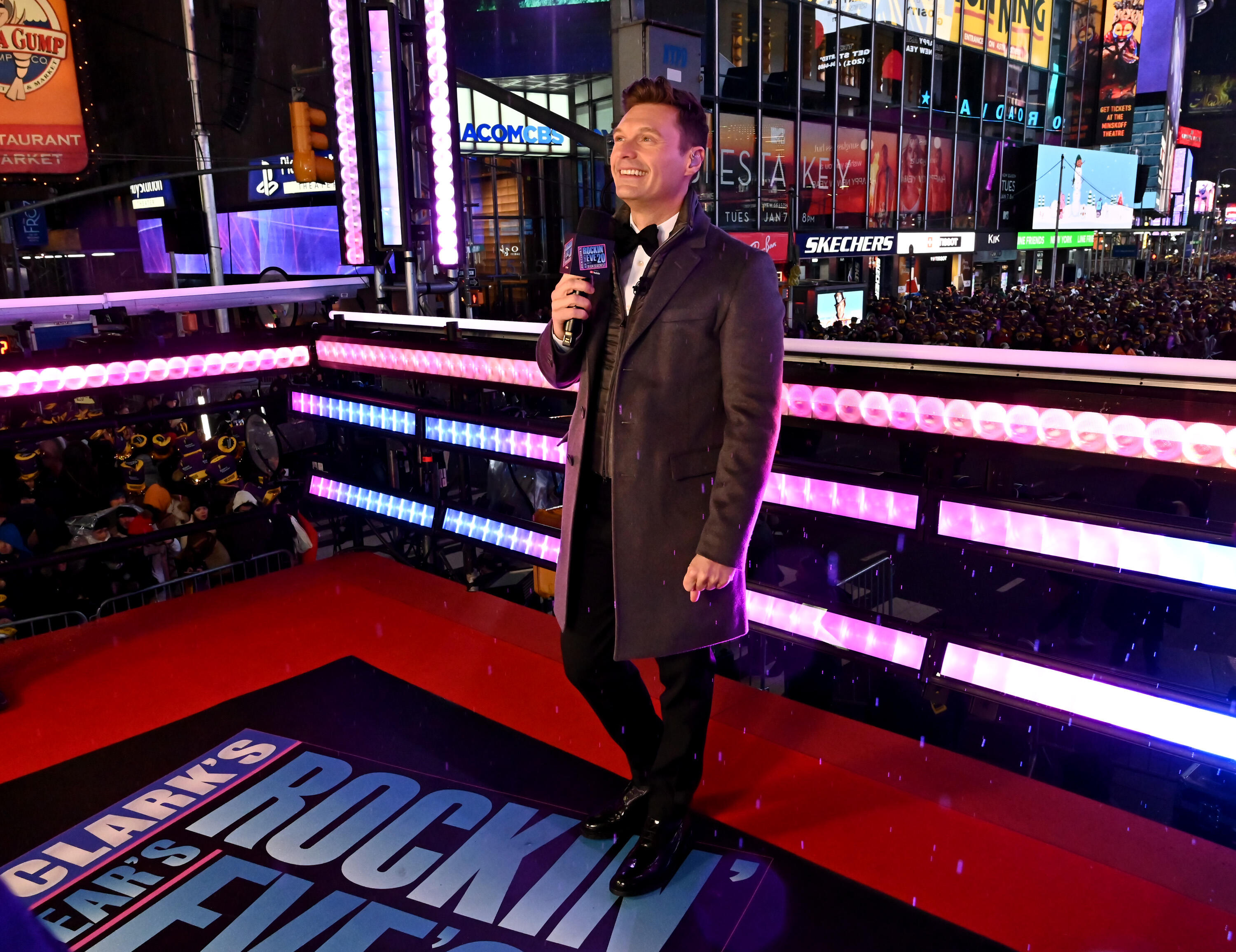 how to watch ryan seacrest new year's eve on roku