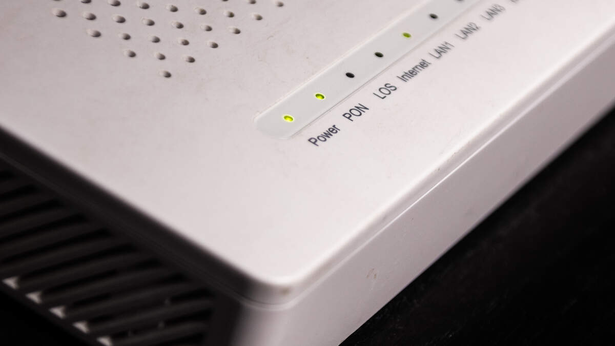 Write a report Truce Too Man Buys $15 Router At Thrift Store, Finds Millionaire's Secrets On It |  The Patriot KEIB AM 1150