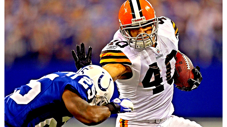 Ex-NFL RB Peyton Hillis hospitalized after saving kids in ocean