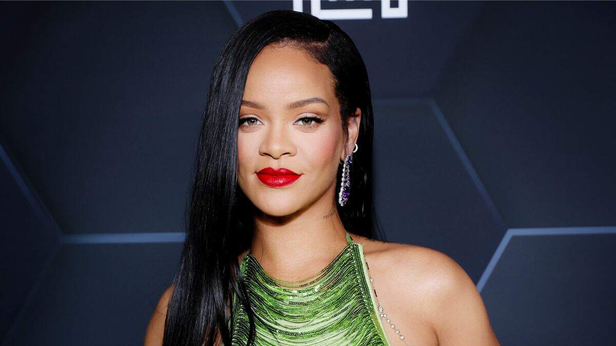 Rihanna Debuts Hilarious Super Bowl Halftime Show T-shirt