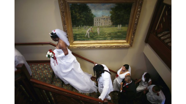 Couples Get Married In Group Ceremony On Valentine's Day