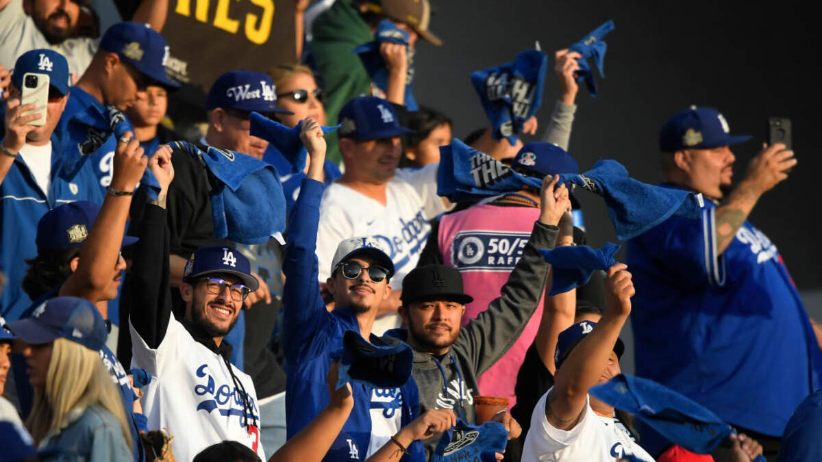 Lets go Dodgers 📣 calling all LA Dodger fans, gear up for the game wi