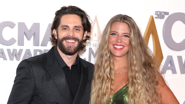 Thomas Rhett Shares A Photo Of A Sweet Note Wife Lauren Akins Wrote For Him