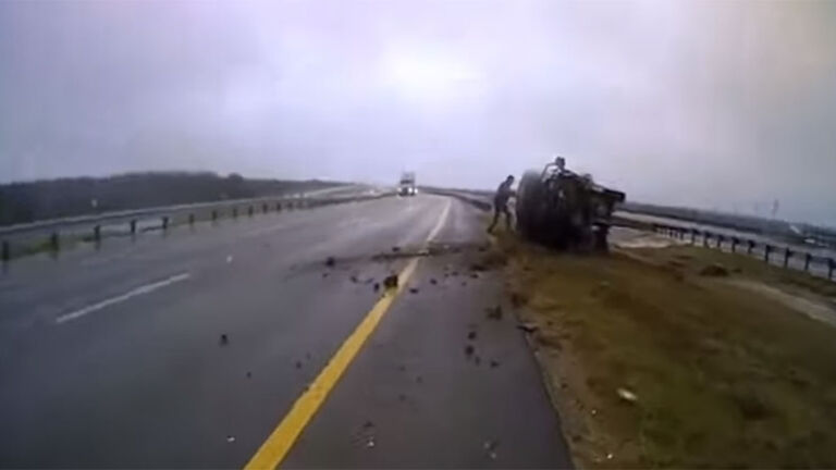 Truck driven by alleged human smugglers crashes