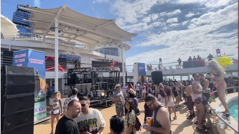 WiLD 95.5 Groove Cruise Miami 22 Dom