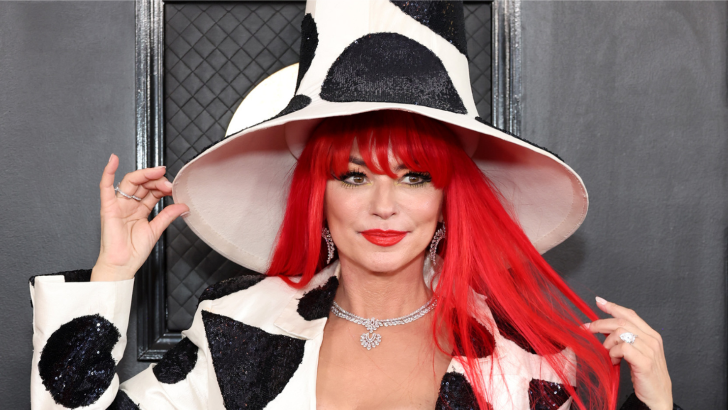 Shania Twain Eye-Popping Red Hair & Bold Look On The Grammys Red Carpet